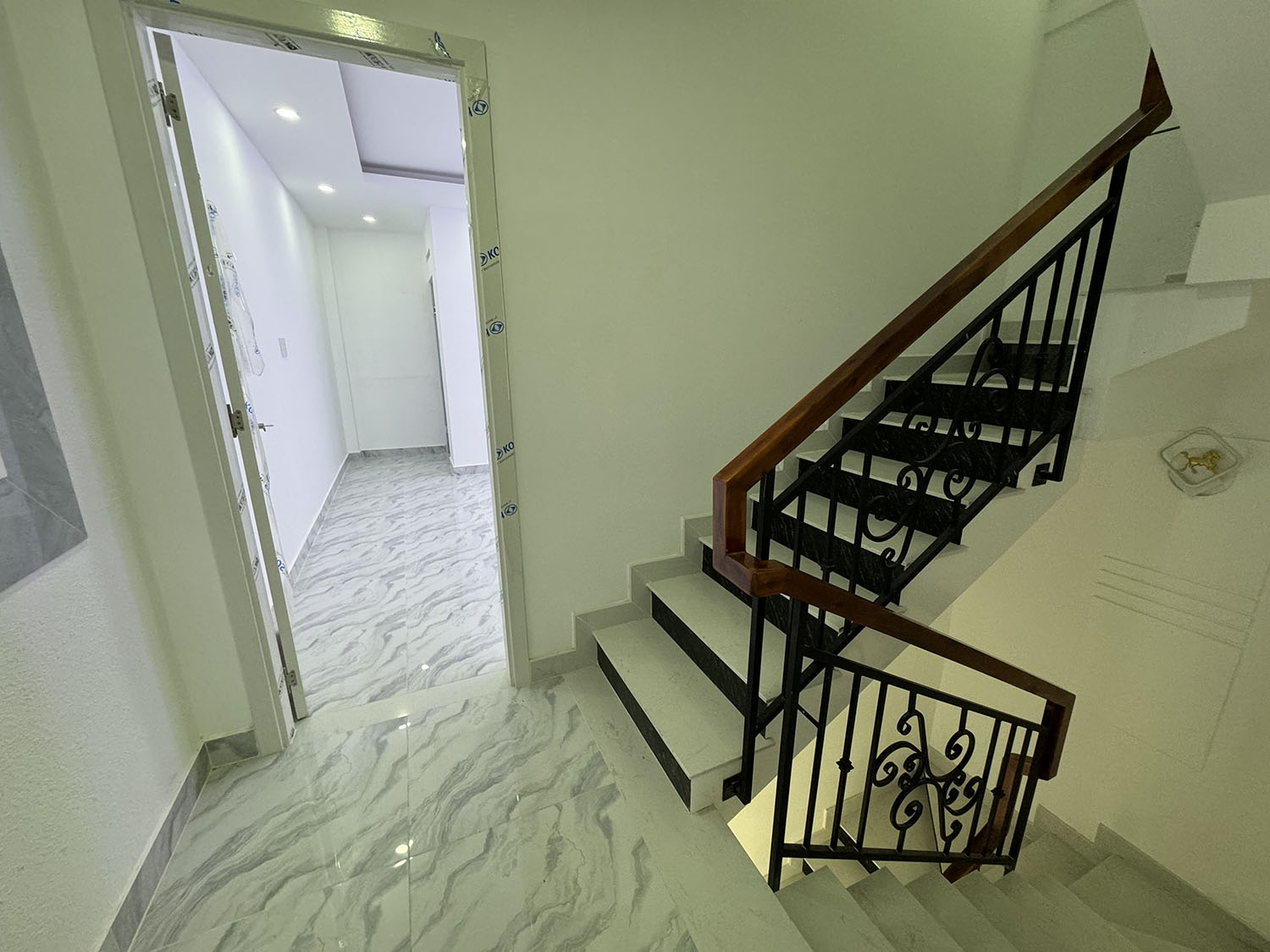 Nhà phố 3 lầu (4mx12,5m=50m2) 5 phòng ngủ hẻm ôtô 7 chỗ khu đồng bộ Nguyễn Thượng Hiền, Bình Thạnh
